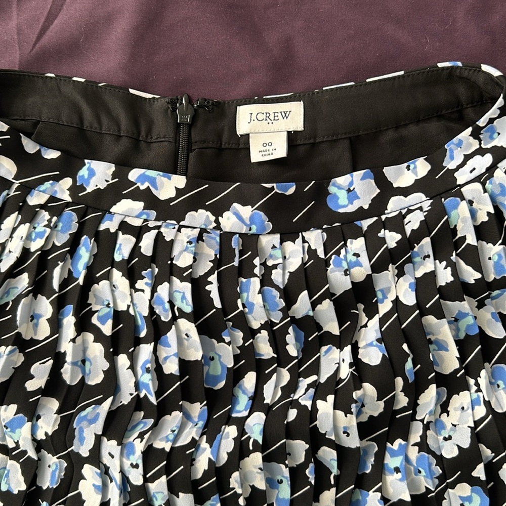 NWOT J. Crew Pleated Floral Skirt - Size 00/XS - Picture 3 of 4